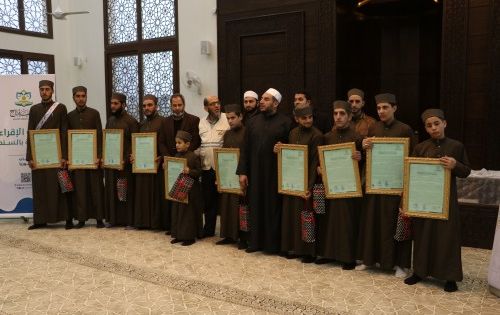  جمعية تاج تكرم 11 حافظا ومجازا  ضمن مشروع مقرأة الباب 
